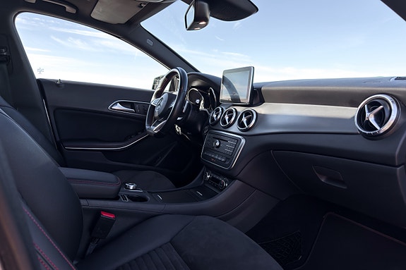 Mercedes-Benz CLA250 12 of 30