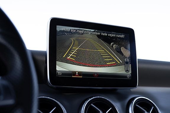 Mercedes-Benz CLA250 26 of 30