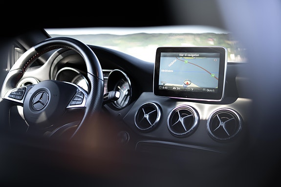 Mercedes-Benz CLA250 15 of 30