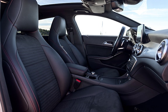 Mercedes-Benz CLA250 17 of 30