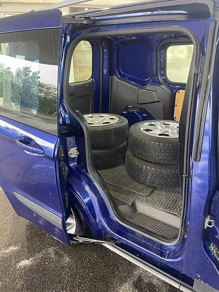 Ford Transit Courier 6 of 24