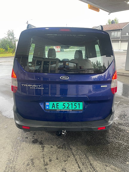 Ford Transit Courier 4 of 24