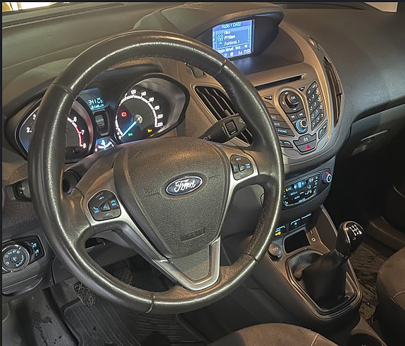 Ford Transit Courier 7 of 24