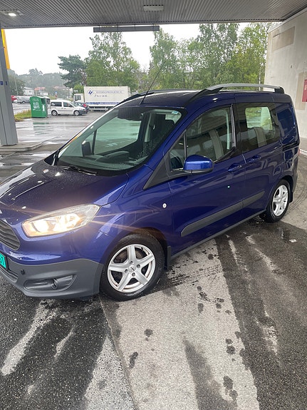 Ford Transit Courier 2 of 24