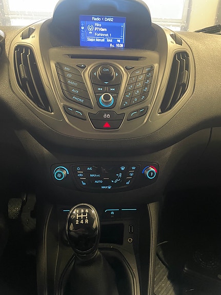Ford Transit Courier 10 of 24