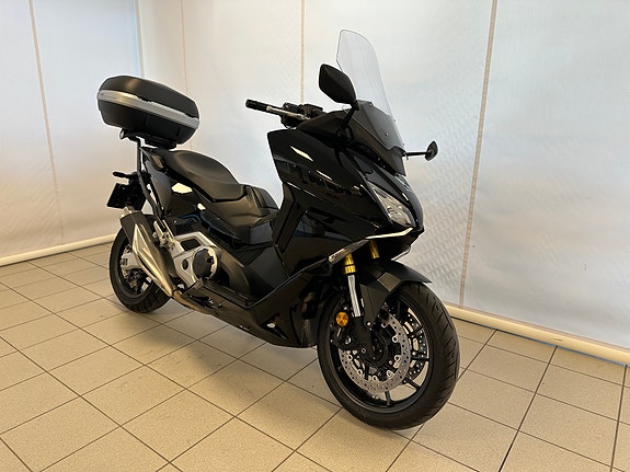 Honda Forza 750 2 of 7