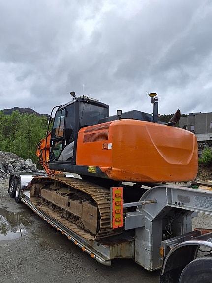 Hitachi ZX 180 LC-5B 2 of 5