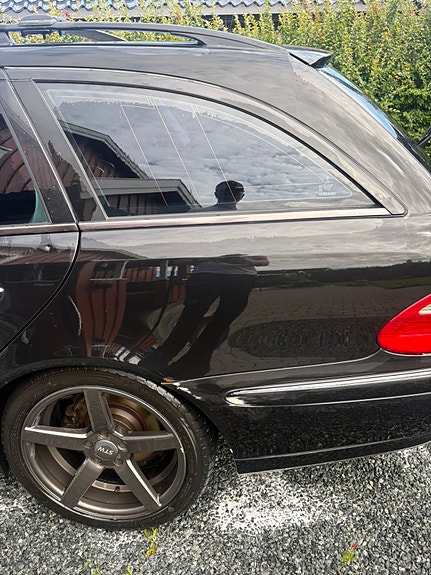Mercedes-Benz E220 5 of 5
