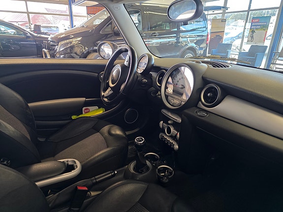 MINI Cooper 6 of 17