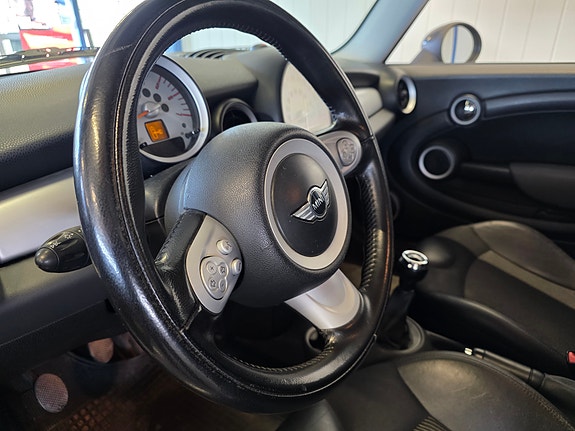 MINI Cooper 10 of 17