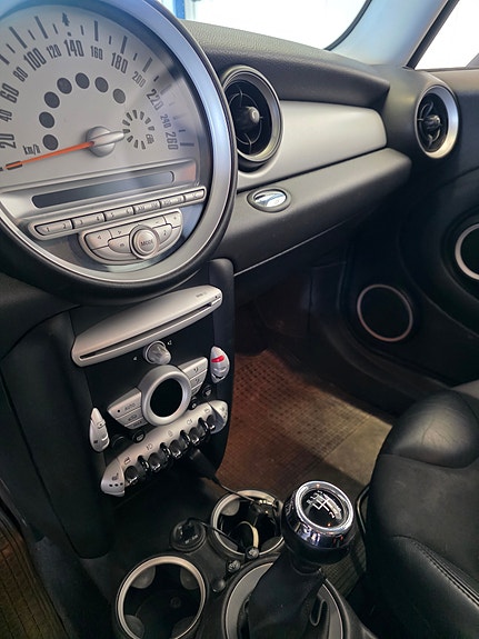 MINI Cooper 7 of 17