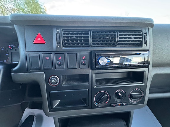 Volkswagen Multivan 21 of 28