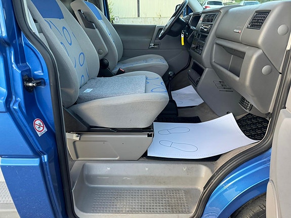 Volkswagen Multivan 16 of 28