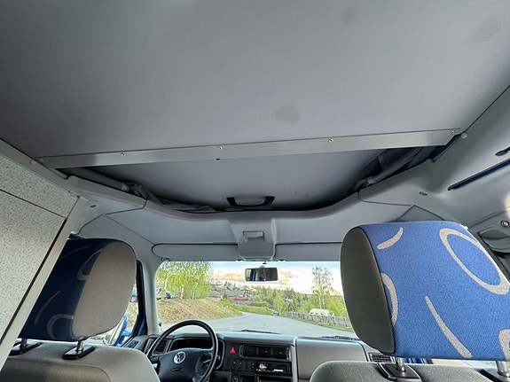 Volkswagen Multivan 25 of 28