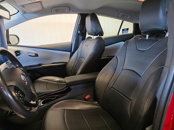 Toyota Prius 7 of 15