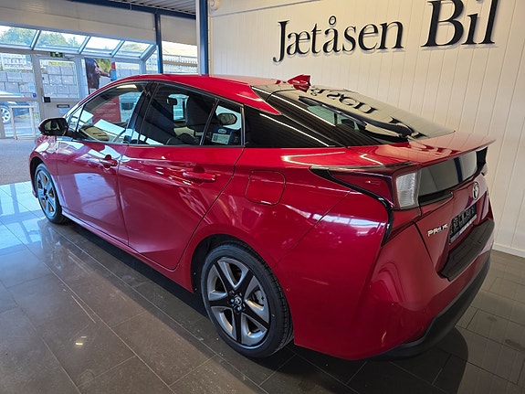 Toyota Prius 4 of 15