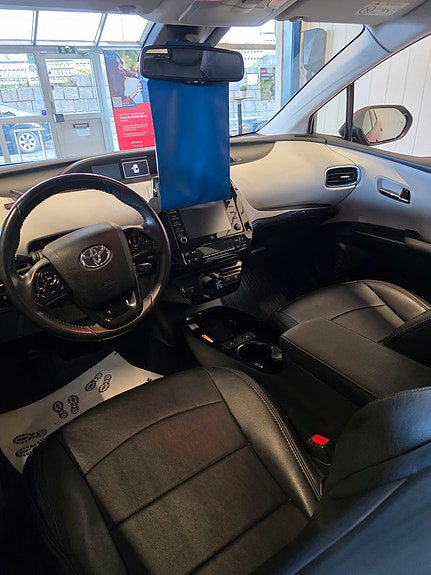 Toyota Prius 8 of 15