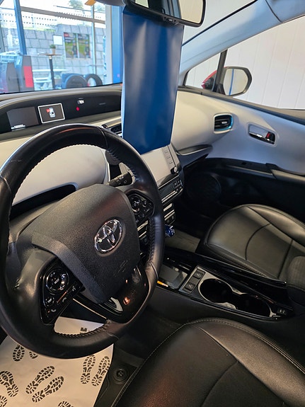 Toyota Prius 11 of 15