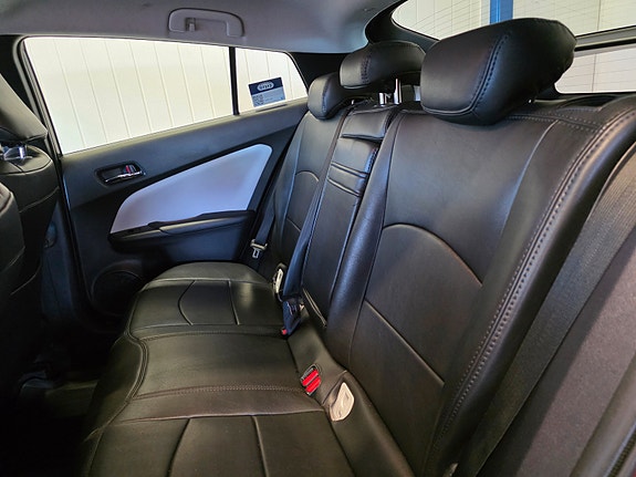 Toyota Prius 5 of 15