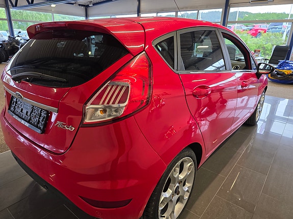 Ford Fiesta 4 of 5