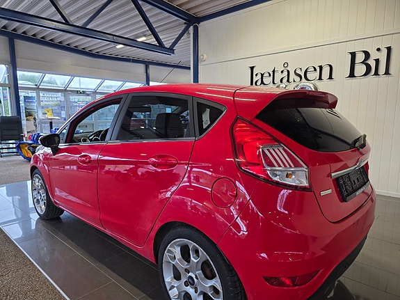 Ford Fiesta 3 of 5