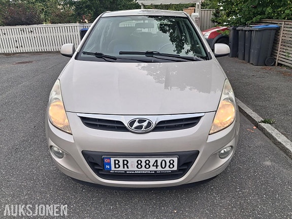 Hyundai i20 2 of 5