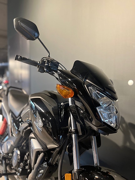 Honda CB 125F 3 of 7