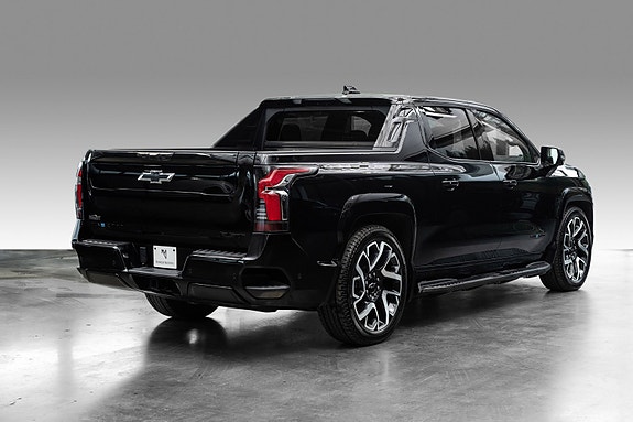 Chevrolet Silverado 7 of 30