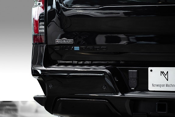 Chevrolet Silverado 6 of 30