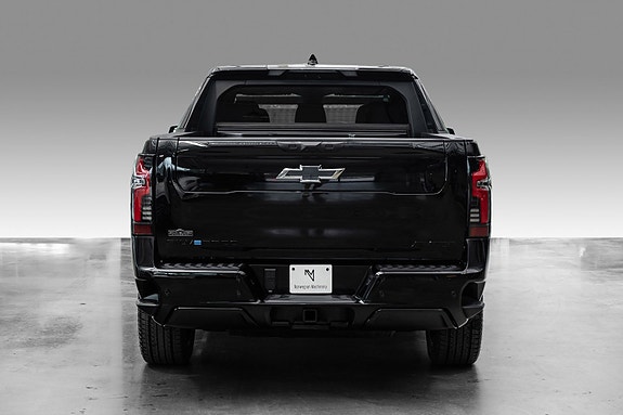 Chevrolet Silverado 4 of 30