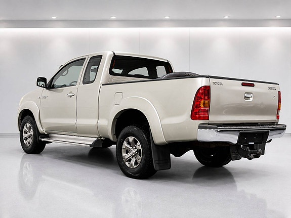 Toyota HiLux 3 of 5