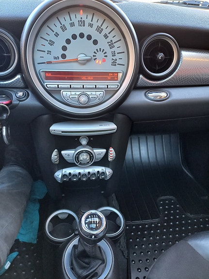 MINI Cooper S 7 of 12