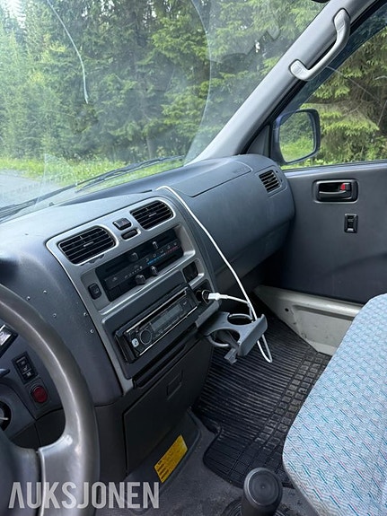 Toyota HiAce 6 of 9