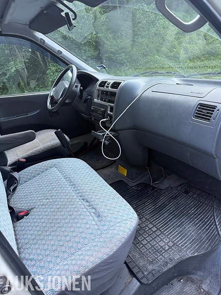 Toyota HiAce 7 of 9