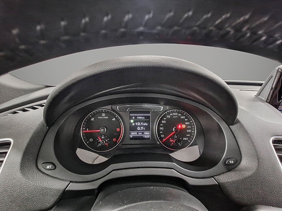 Audi Q3 13 of 29