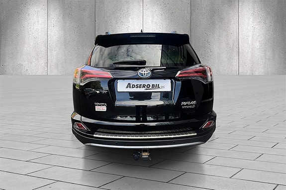 Toyota RAV4 6 of 9