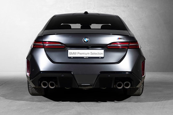BMW M5 3 of 5