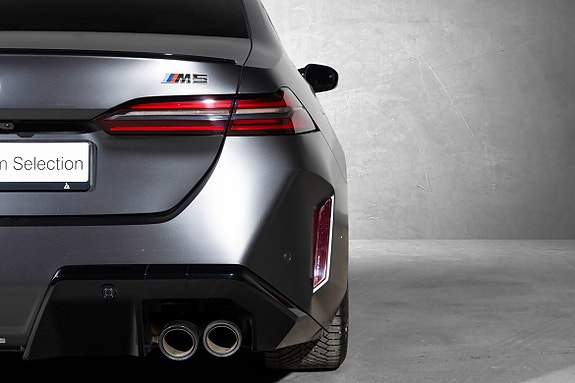 BMW M5 4 of 5