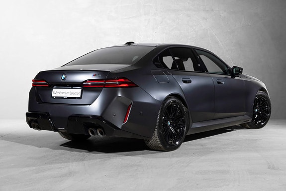BMW M5 2 of 5