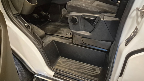 Ford Transit Custom 11 of 15