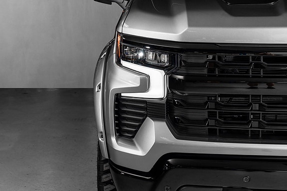 Chevrolet Silverado 1500 2 of 29