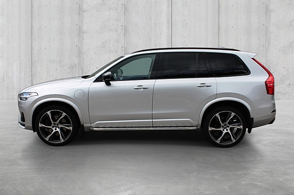 Volvo XC90 2 of 30