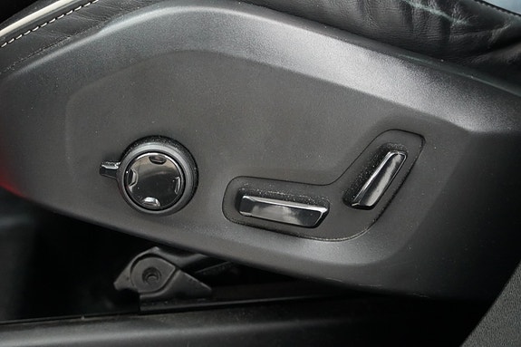 Volvo XC90 14 of 30