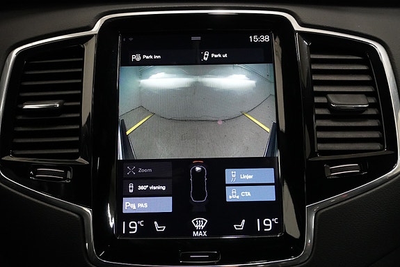 Volvo XC90 11 of 30