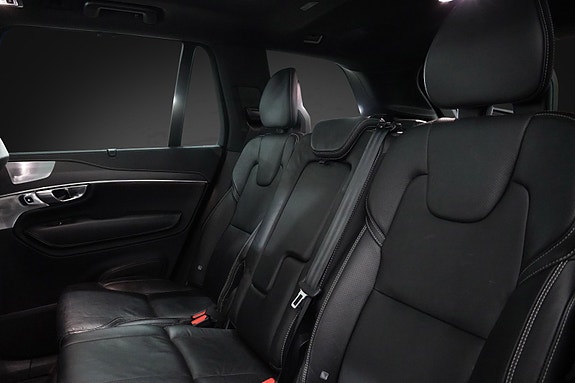 Volvo XC90 16 of 30