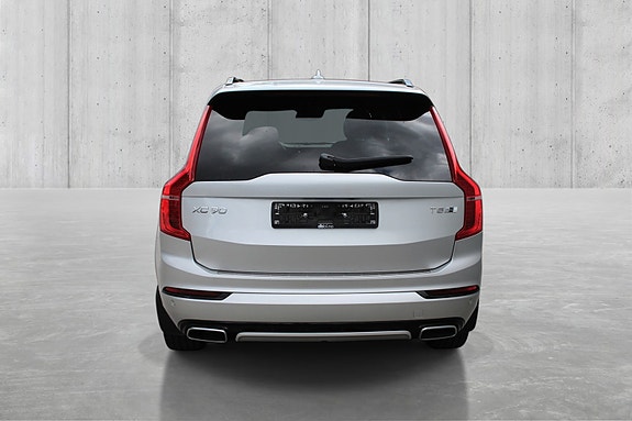Volvo XC90 4 of 30