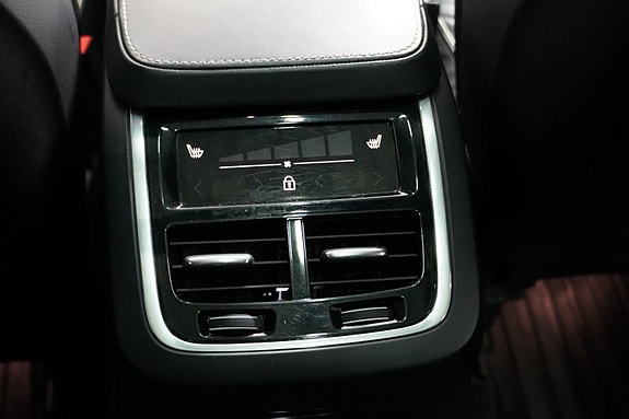 Volvo XC90 18 of 30