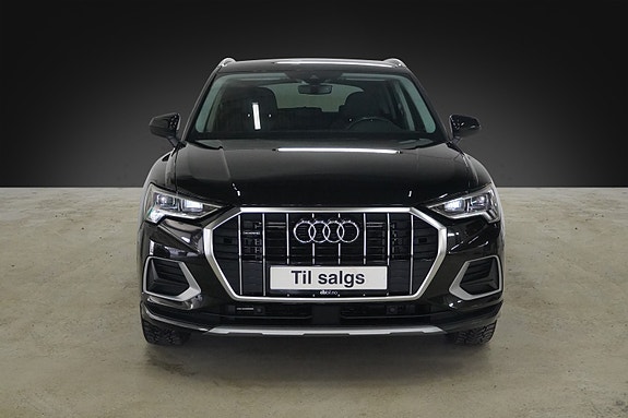 Audi Q3 2 of 24