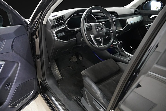 Audi Q3 12 of 24