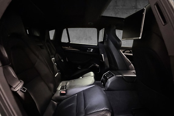 Porsche Panamera 21 of 30